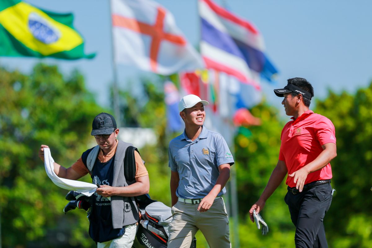 All Thailand Golf Tour players walking the course